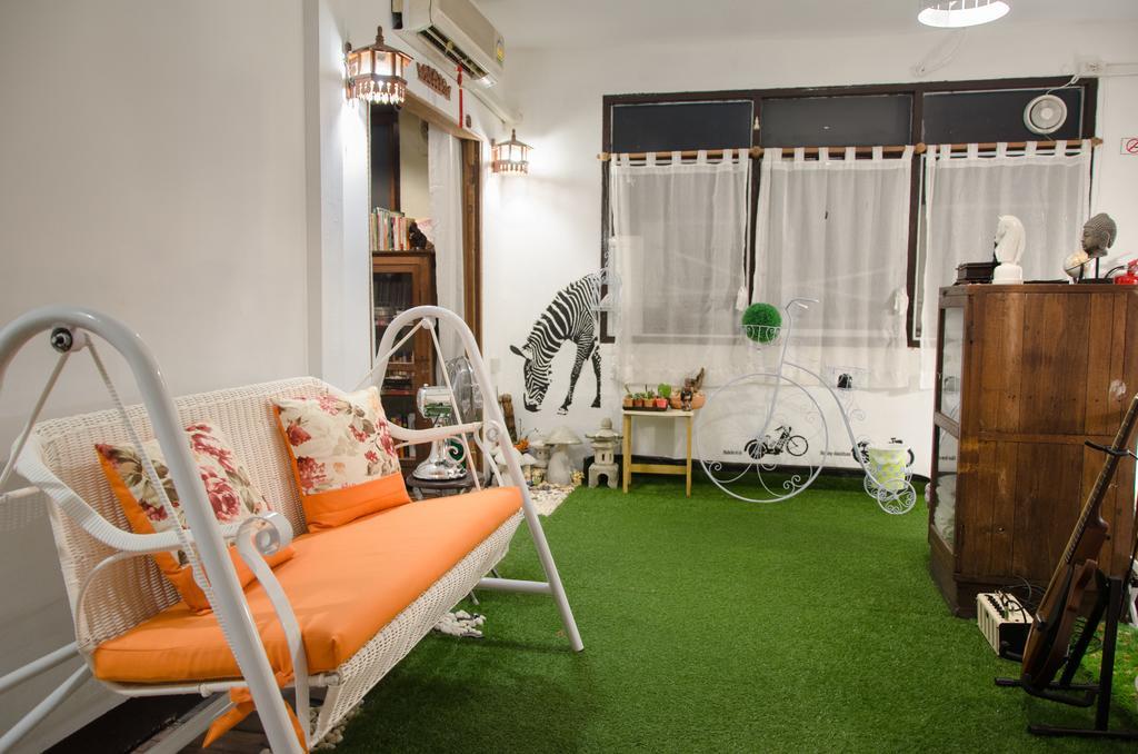 Bed And Butler Hostel Μπανγκόκ Εξωτερικό φωτογραφία