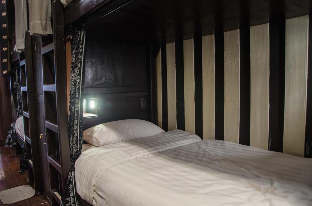 Bed And Butler Hostel Μπανγκόκ Εξωτερικό φωτογραφία