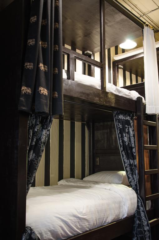 Bed And Butler Hostel Μπανγκόκ Εξωτερικό φωτογραφία
