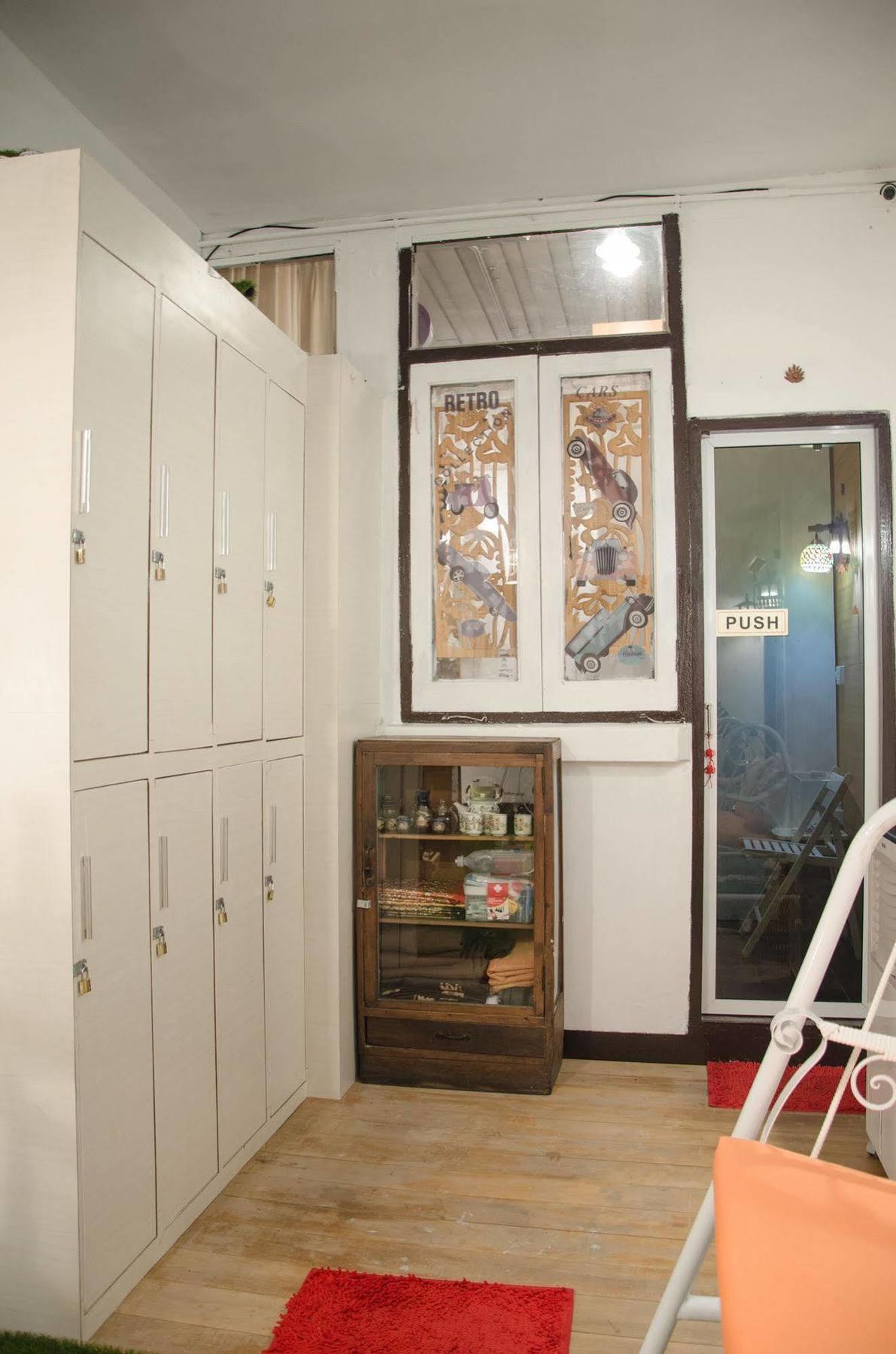 Bed And Butler Hostel Μπανγκόκ Εξωτερικό φωτογραφία