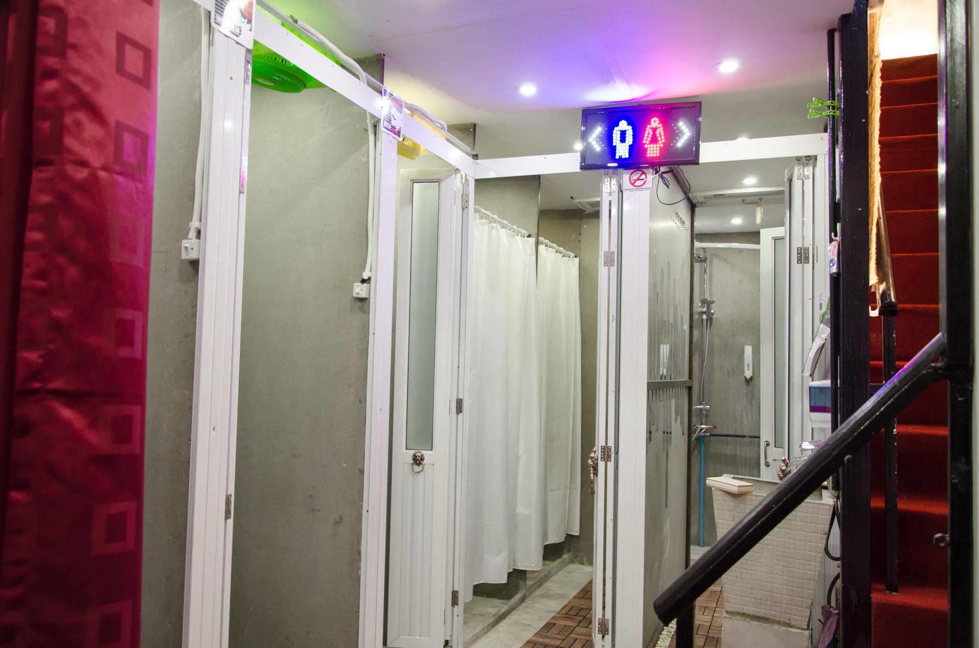 Bed And Butler Hostel Μπανγκόκ Εξωτερικό φωτογραφία